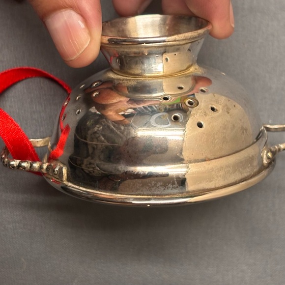 Christmas Vintage 3 Piece Silver Plated Tea Pot, Sauce Pan & Colander Ornaments - Picture 14 of 15